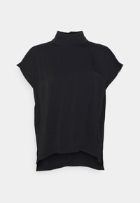 Top nero a maniche corte con colletto alto, caratterizzato da una vestibilità ampia e fessure sui lati. Realizzato in un tessuto liscio e leggero.
