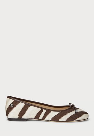 JAYNA ZEBRA-PRINT CANVAS FLAT - Ballerine - zebra/dark hickory