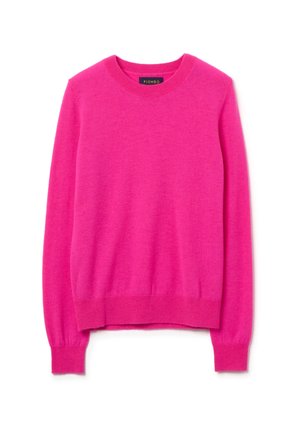 Felroze lange mouwen crewneck sweater met rib gebreide manchetten en onderrand, platgelegd op een witte achtergrond.
