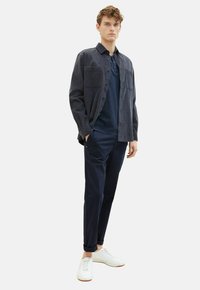 TOM TAILOR MIT STARKER WASCHUNG - T-Shirt basic - sky captain blue