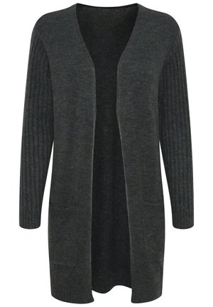 Temno sivi kardigan iz mehkega pletenega materiala, z rebrasto teksturo na rokavih, odprtim sprednjim dizajnom in stranskimi žepi.