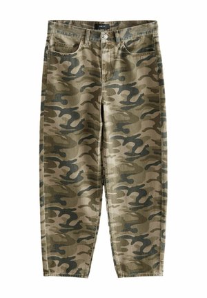 Nohavice s camouflage vzorom vyrobené z bavlneného zmesi v odtieňoch olivovej zelenej a čiernej, s piatimi vreckami a zapínaním na gombík.