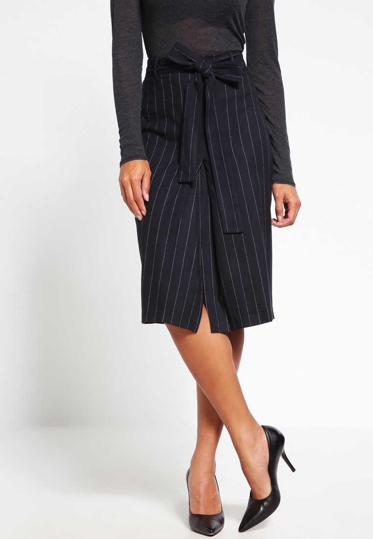 Closet A-linjainen hame - black