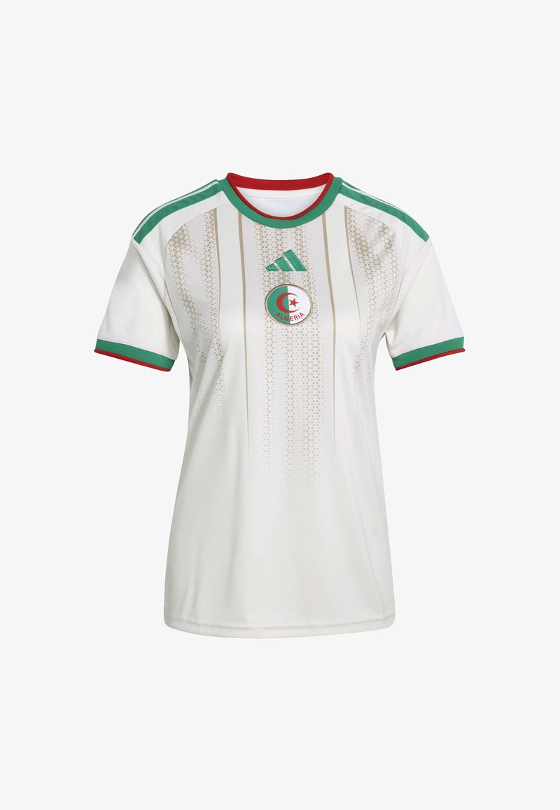 Camiseta del equipo nacional de Argelia, blanca con detalles verdes y rojos. Presenta franjas horizontales y un logotipo circular en el frente.