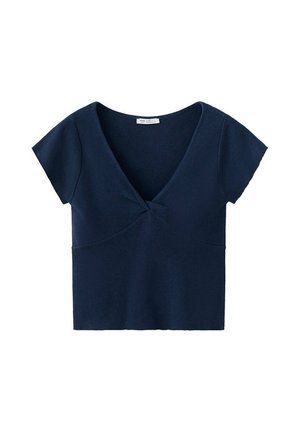 Granatowy krótki sweter z dzianiny z głębokim dekoltem w serek i skręconą tkaniną na piersi.