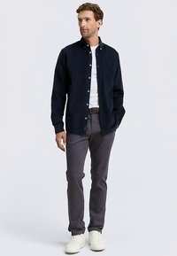 TOM TAILOR TRAVIS MIT GÜRTEL - Chinos - classic dark grey