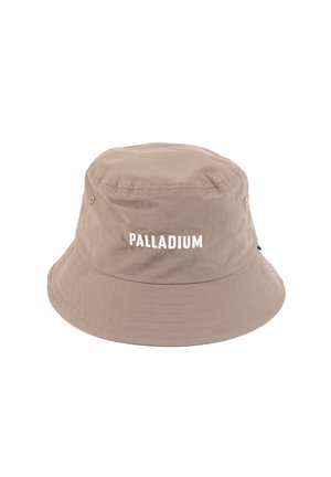 Chapeau seau beige avec bord cousu et "PALLADIUM" brodé en blanc au centre avant.