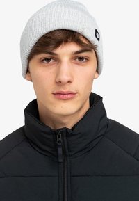 Element FLOW - Muts - grey
