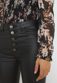 Vero Moda Blus - black