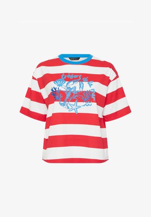 Rød- og hvidstribet T-shirt med blå krave, med blå havtemaillustration af hummer, søstjerne, muslingeskal og koral samt fransk tekst.