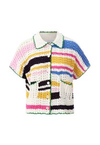 Cardigan au crochet avec un col, des manches courtes, présentant des rayures multicolores en rose, jaune, bleu et noir. Détails en vert.