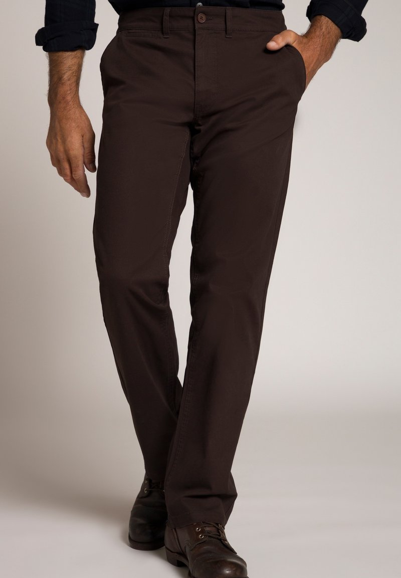 Bruna bomullbyxor med raka ben, med knappstängning och sidofickor. Slät textur och modern passform.
