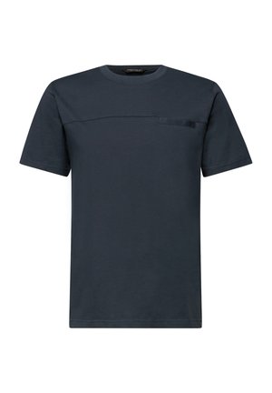 T-shirt bleu marine foncé à manches courtes avec col rond, couture horizontale et petite poche sur la partie supérieure de la poitrine.