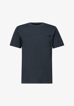 Mørk marineblå T-shirt med korte ærmer og rund hals, med en vandret søm og lille lommedetalje på den øvre del af brystet.