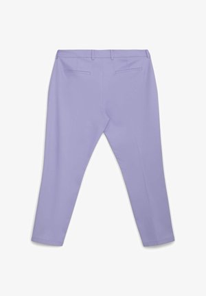 Pantalon sur mesure lilas, avec une texture lisse et une coupe slim. Comprend deux poches arrière et une ceinture élégante.