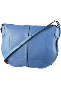 Borsa crossbody in pelle blu con forma curva, due tasche frontali e una lunga tracolla regolabile. Texture liscia con dettagli di cucitura a contrasto.