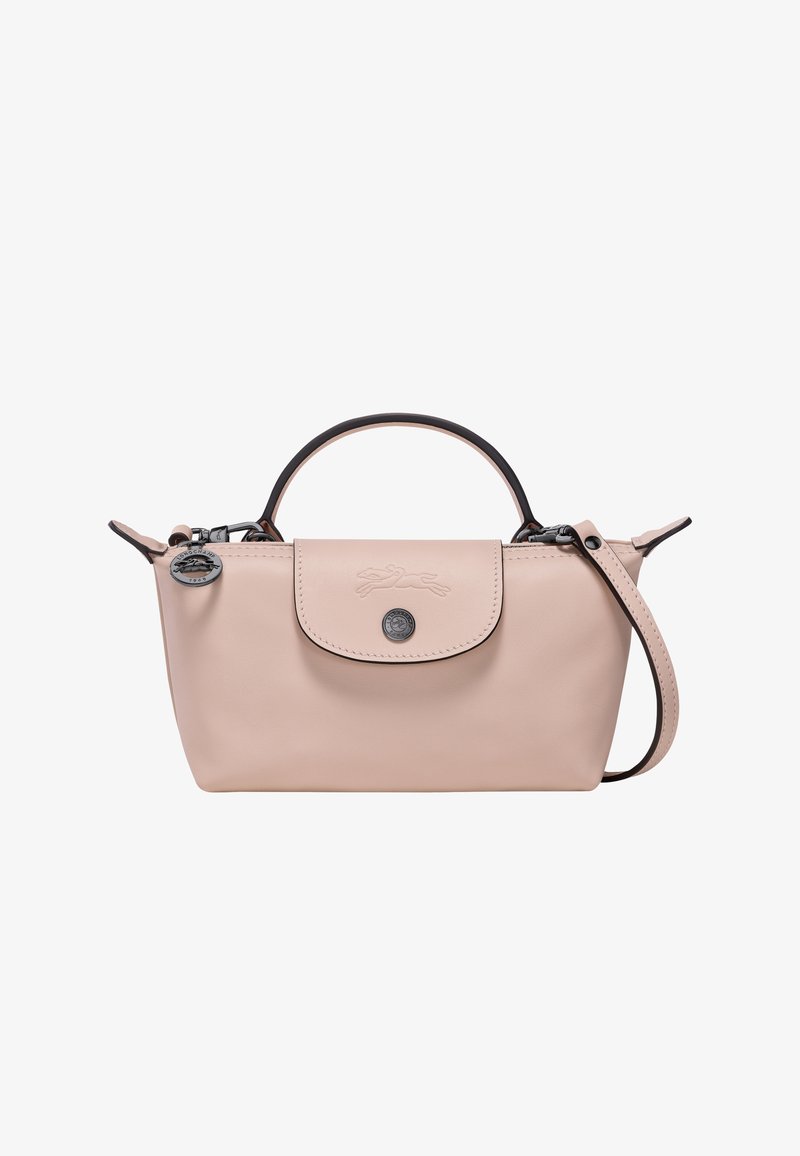 Rosa Lederhandtasche mit einem abgerundeten oberen Griff, abnehmbarem Gurt und Klappenverschluss. Verfügt über ein geprägtes Logo und metallische Akzente. Glatte Textur.