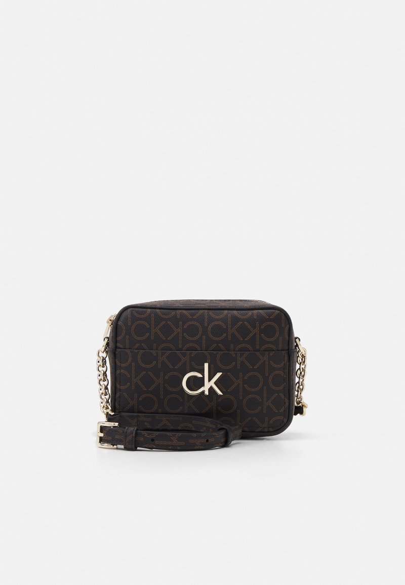 Calvin Klein CAMERA BAG MONOGRAM Skuldertasker brown/brun Zalando.dk