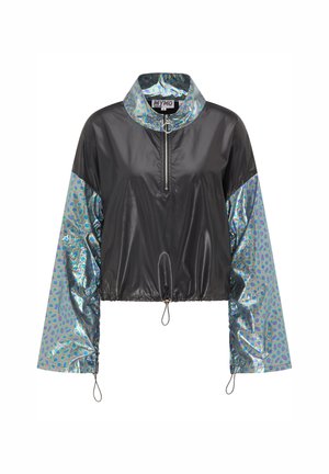 Zkrácená bunda s černým hladkým předním dílem a lesklými rukávy s modrozeleným zvířecím vzorem, s kouskovým zipem a nastavitelným lemem.