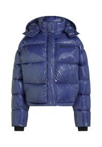 Blauwe glanzende pufferjack met een cropped ontwerp, hoge kraag, elastische manchetten en een rits aan de voorkant. Heeft een logodetail op de borst.