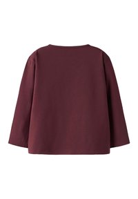 Mörkröd långärmad skjorta med rundad halsringning, gjord av ett mjukt bomullsmaterial. Enfärgad design utan synliga mönster eller detaljer.