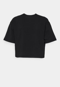 Czarny krótki t-shirt z krótkimi rękawami, wykonany z gładkiego materiału. Posiada klasyczny okrągły dekolt oraz staranne przeszycia wzdłuż końca.