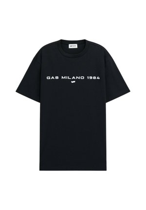 T-shirt in cotone nero con maniche corte, collo rotondo e testo stampato bianco "GAS MILANO 1984" in orizzontale sul petto. Design semplice senza motivi.