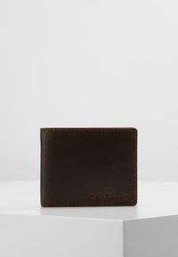 Brauner Leder Geldbeutel mit glatter Oberfläche und minimaler Naht. Mit geprägtem Logo auf der Vorderseite, kompakte quadratische Form.