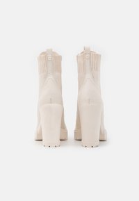 ALDO Stivaletti con tacco - white