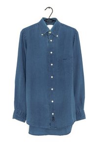 Denim shirt in medium blue, met lange mouwen, knoopsluiting aan de voorkant, spitse kraag, enkele borstzak en merklabel aan de onderzoom.