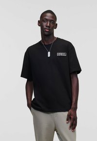 KARL LAGERFELD OVERSIZED IKON FASHION - Triko s potiskem - black