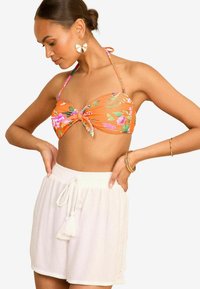 Love & Roses ELASTICATED - REGULAR FIT - Rövidnadrágok - white