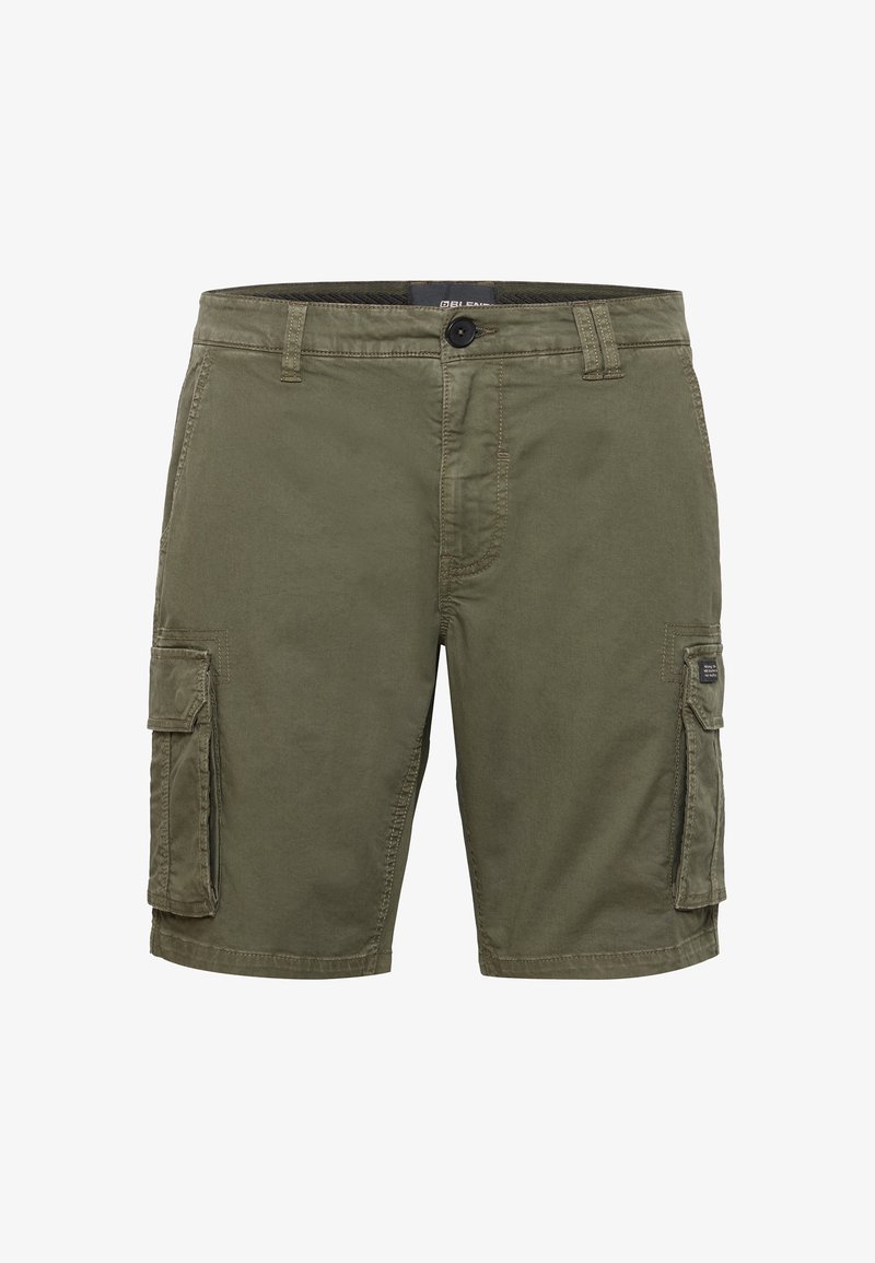 Short cargo vert olive avec fermeture à bouton, passants de ceinture et deux poches à rabat de chaque côté.