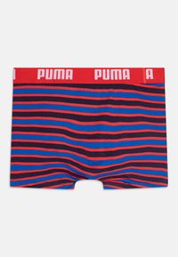 Mužske boksarice v večbarvnih odtenkih z rdečimi, modrimi in mornarsko modrimi vodoravnimi črtami. Imajo rdeč pas z belim logotipom "PUMA".