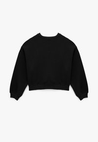 Czarna krótka bluza z długim rękawem, uszyta z miękkiego materiału, z prążkowanym dekoltem i mankietami. Prosty, czysty design bez wzorów czy akcentów.