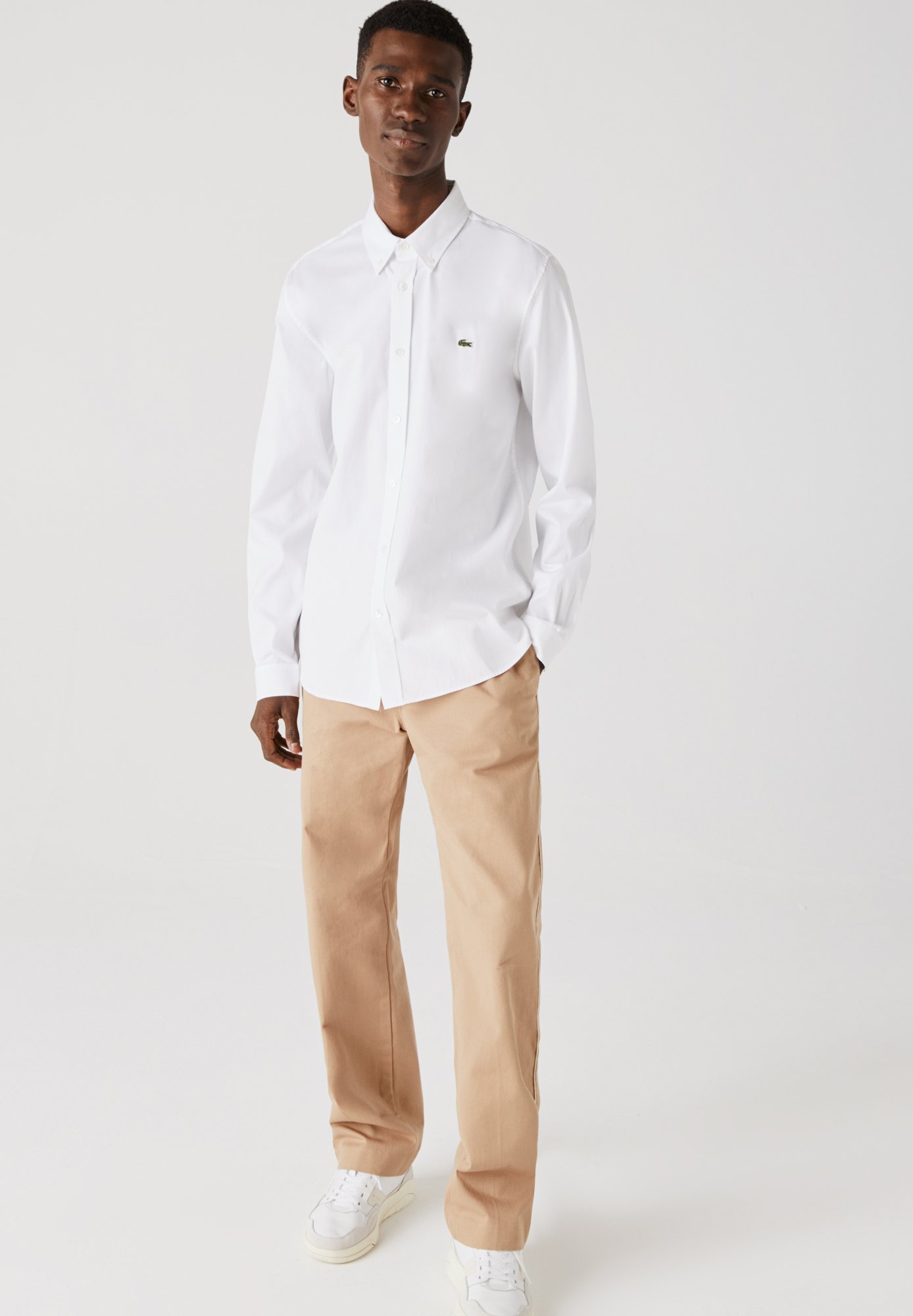 camisas blancas lacoste