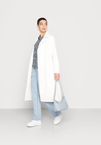JDY JDYBROOKE LS NOOS - Blusa com botões - black/powder blue