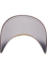 Cappellino da baseball grigio con visiera cucita sotto di colore beige. Forma curvata con bordatura marrone; texture liscia senza motivi.