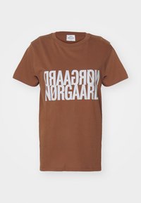 SINGLE TRENDA TEE - Apdrukāts T-krekls - cambridge brown