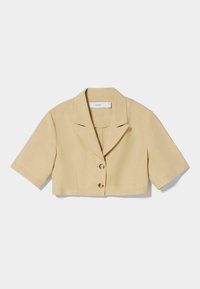 Kort blus i ljusbeige, tillverkad av mjukt tyg. Har en kappa krage, korta ärmar och två knappar framtill. Enkel design.