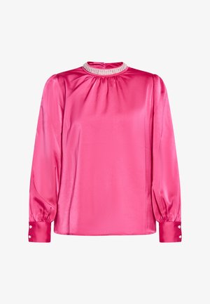 Roze satijnen blouse met lange mouwen, hoge hals en een gekleurde kraag. Beschikt over pofmouwen en knoopmanchetten met parelachtige accenten.