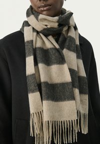 Part Two KITHA - Bufanda - black stripe