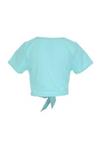 Top corto di colore azzurro chiaro con maniche corte, dettaglio di legatura sul retro e una texture morbida e liscia. Presenta un collo arrotondato.