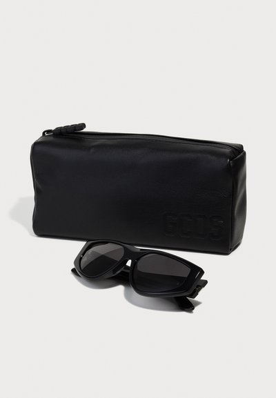 GCDS UNISEX - Aurinkolasit - shiny black/smoke
