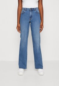 Pieces PCPEGGY WIDE PANT - Sirgete säärtega teksad - medium blue denim