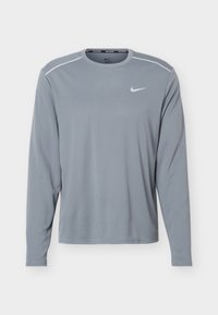 Επιλέχθηκε, smoke grey
