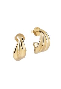 Orecchini in tono dorato con un design scultoreo e twistato. Finitura liscia con superficie lucida e dettaglio del marchio inciso sul lato.