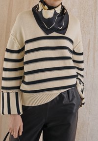 House of Dagmar Sweter