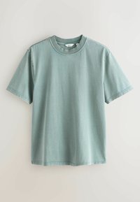 T-shirt à manches courtes de couleur bleu sarcelle clair, en coton doux, avec un col rond et une coupe décontractée, doté d’un ourlet droit et de coutures minimales.