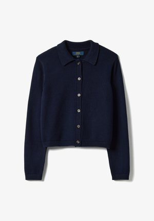 Cardigan en tricot bleu marine avec manches longues, col et six boutons sur le devant, présenté à plat sur un fond blanc.
